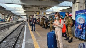 People wearing masks on Savidor train station today - no masks