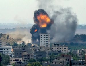Building bombed in Gaza yesterday (Source: Bashar Taleb - AFP) - injury time