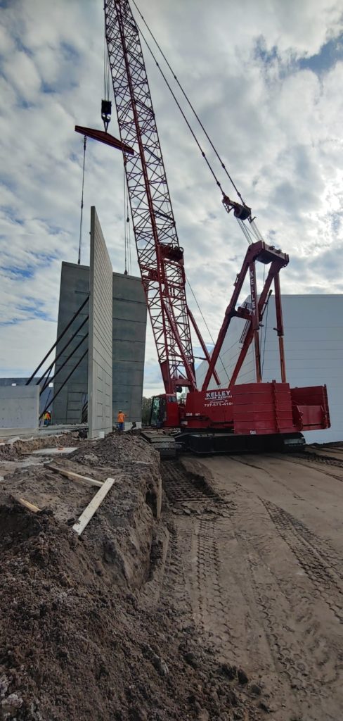 A method of construction I was not familiar with, till the friend in Florida told me about - you cast the concrete walls on the ground around the building and lift it up. The inner space will be covered by light steel roof on steel columns. - American construction