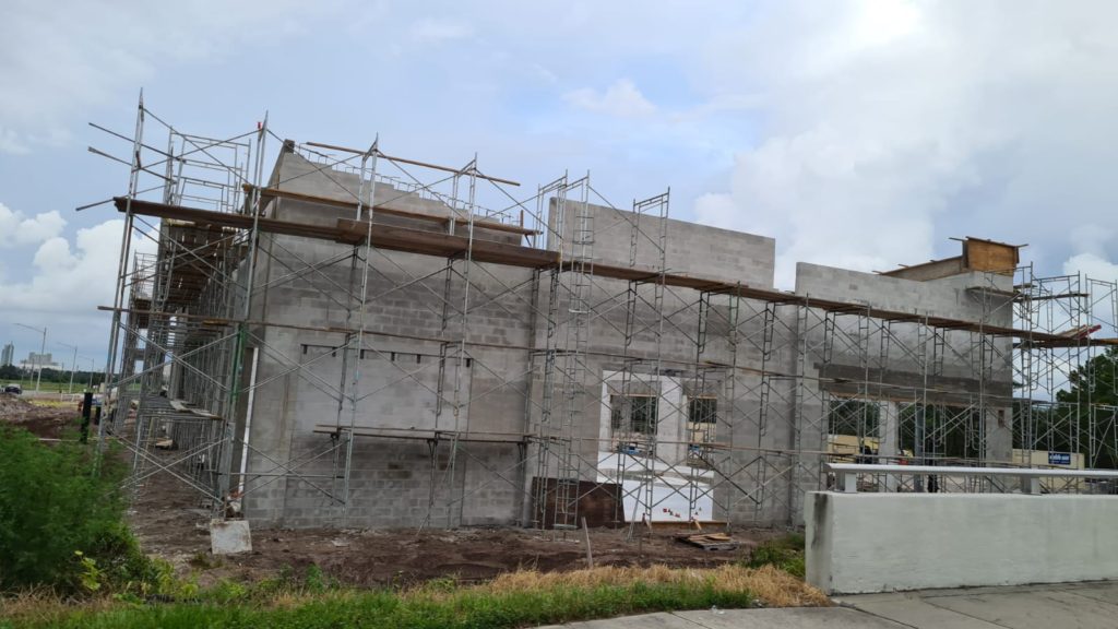 10m high Hollow concrete masonry walls with almost no concrete beams or columns, I wonder how the code allows it