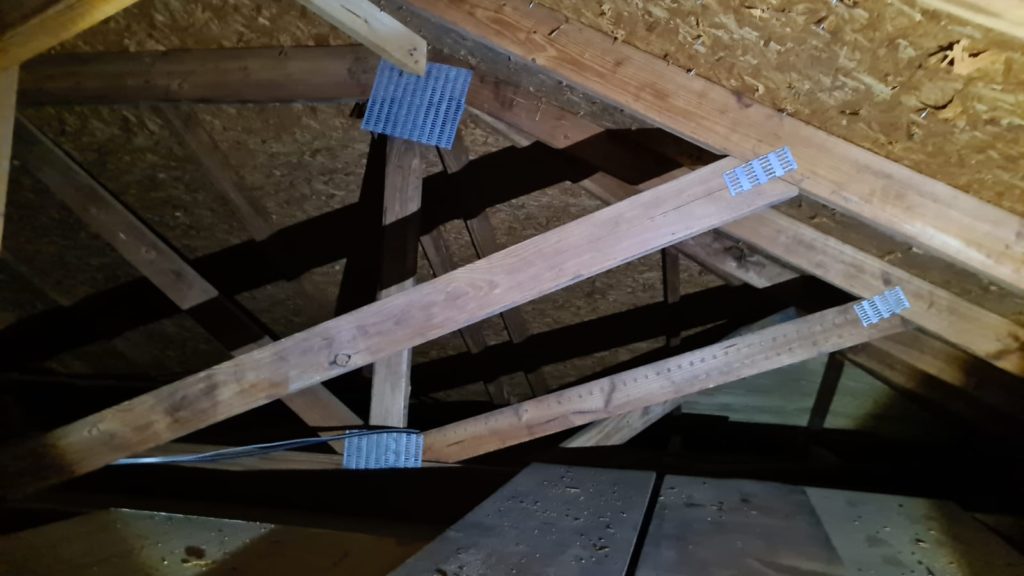 Wood construction in Israel is very rare. It is nice to see how it can be done easily for houses roof and shades (in Israel even for those we use concrete) - American construction