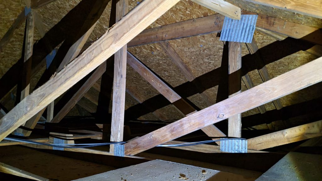 Wood construction in Israel is very rare. It is nice to see how it can be done easily for houses roof and shades (in Israel even for those we use concrete) - American construction