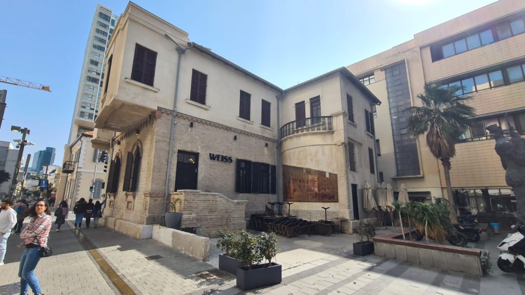 Akiva Arie Weiss House, the first floor was built on 1909, the only building left intact from the establishment of the city. - Independence trail