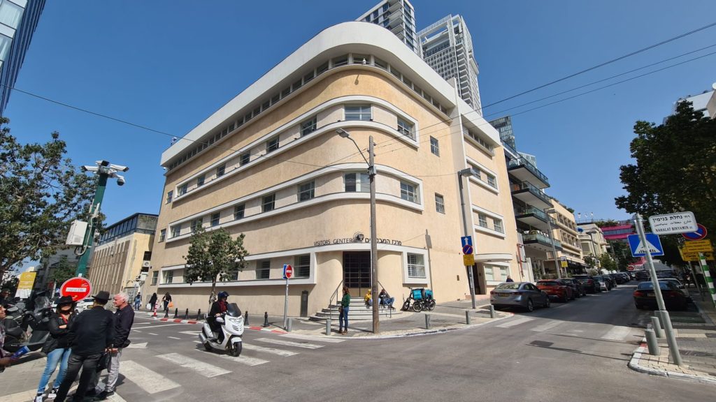 Bank of Israel visitor center (free of charge, about an hour tour). Built on 1930, it housed the British Mandate Income offices. It was blown on 1944 by the Etzel (more operations can be seen in this post) - Independence trail