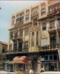 Like many buildings in the area, it was not maintained during the years the pic above is from the 1990s, and been renovated in the last years (source: Tel Aviv Municipal Archive).