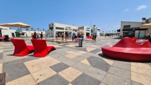 The empty fountains, that got more empty after the explosions