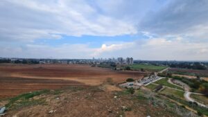 Hod Hasharon to the North . - Hod-Hasharon Ecological Park