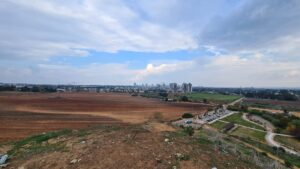 Hod Hasharon to the North . - Hod-Hasharon Ecological Park