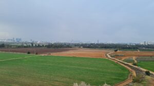 Petah Tikva and Yarkon river to the south . - Hod-Hasharon Ecological Park