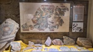 A mosaic made also from small glass - Mizgaga