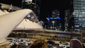 The protestors on Yehudit bridge - Ayalon Highway
