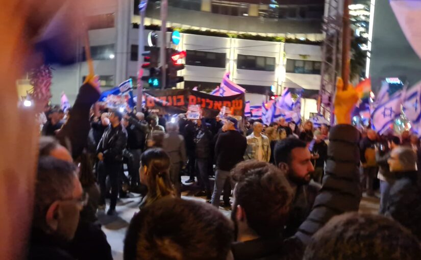 Right wing protestors raising a sign saying "Left wing are traitors"
