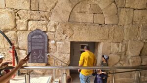 Nowadays the it is the entrance to a video about the site - Migdal Tsedek