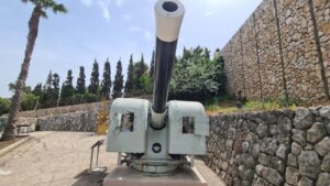 A gun turret with Jannaeus and Mindal inside  - Naval Museum