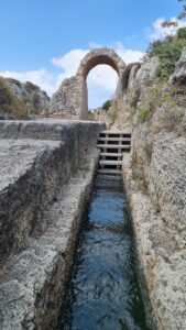 Going up from one aqueduct to the other. - Taninim stream