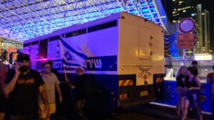 Prisoner transport vehicle in Kaplan Street, I did not end in it. - arrested