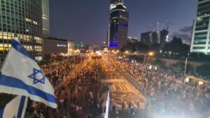 Saturday night protest - looking south from Azrieli bridge on the Democracy square