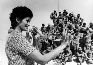 Yafa Yarkoni performs in Sinai in Yom Kippor War (1973) (Source: Wikipedia.org)