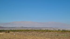 And just before you take west togo around Quneitra, you can Mount Hermon ridge in all it its beauty. In the middle you can see the Israeli posts and on the right the summit.