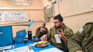 The secretary of the voting place prepares the second set of envelopes - elections in the army