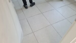 Broken floor tiles - Apartment Field report