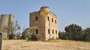 The buildings of Kibbutz Be'eri in it original location in Nahabir 