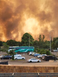 Another picture of the Golan Heights fire today from Katzrin, as the traffic keeps flowing (at least when there are no alarms in the area)
