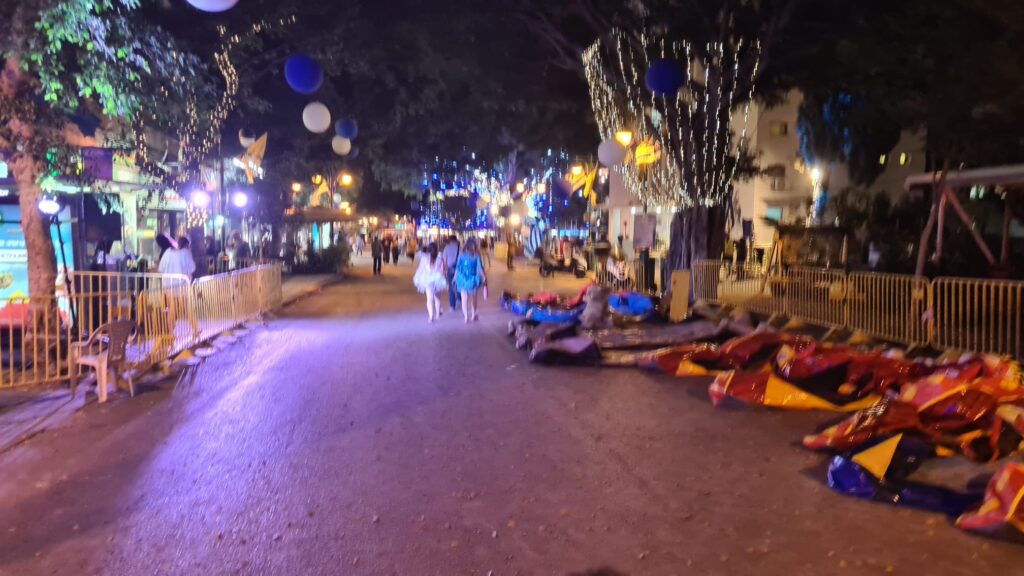 Bialik street, who was closed for the planned celebrations and merchants folding down their stands