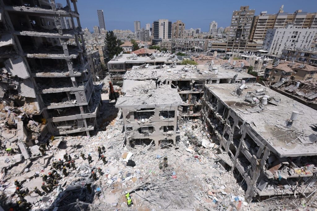 School buildings in Bat Yam that were hit directly by an Iranian missile on 15.06.2025  (Source: Haaretz.co.il)