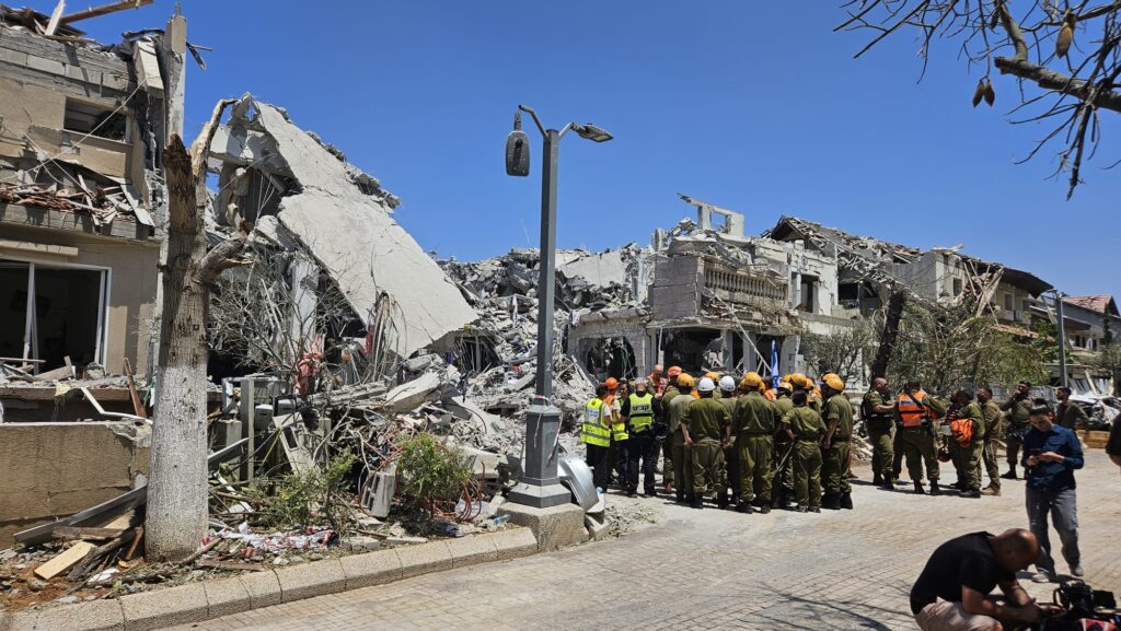 Buildings in Rishon LeTzion that were hit directly by an Iranian missile on 14.06.2025 - Damage like in Gaza