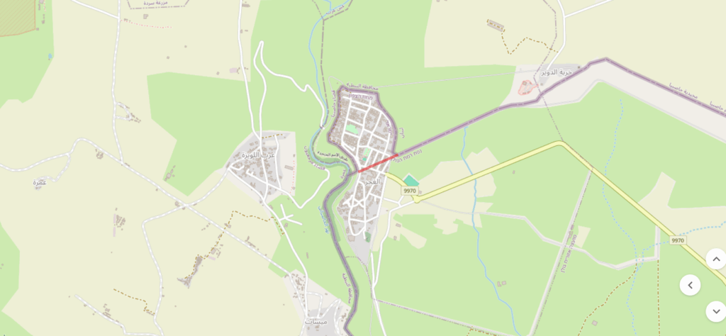 A map of Ghajar: you can see how the fence going around the north part of the village instead cutting through it (I added the way the border should have go in soft red line) (Source: AmudAnan)