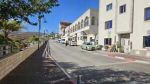 The road above the Hasbani north of the walkway, it is mostly a security road and not nice to walk - Northern part of the the Hasbani walkway