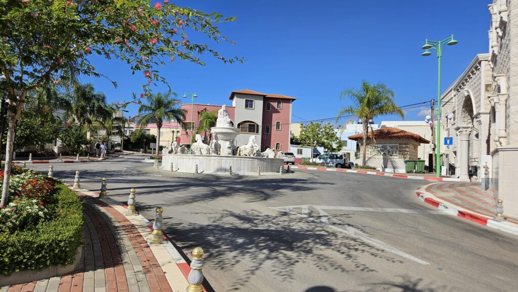 The road above the Hasbani north of the walkway, it is mostly a security road and not nice to walk - The entrance to the road on the left