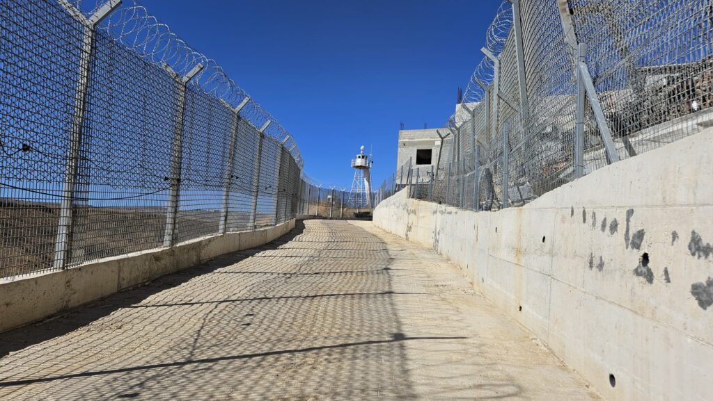 The road above the Hasbani north of the walkway, it is mostly a security road and not nice to walk - The UN guarding tower north of the village, in the Lebanon side