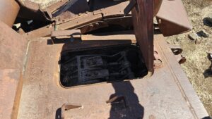 Panzer IV Syrian tank (bought after WWII) that was hit during War on the Water between Israel and Syria. - ...and it opened! probably used to stretch the track