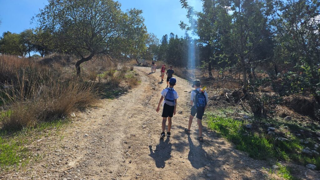 Climbing the hill - Qakun