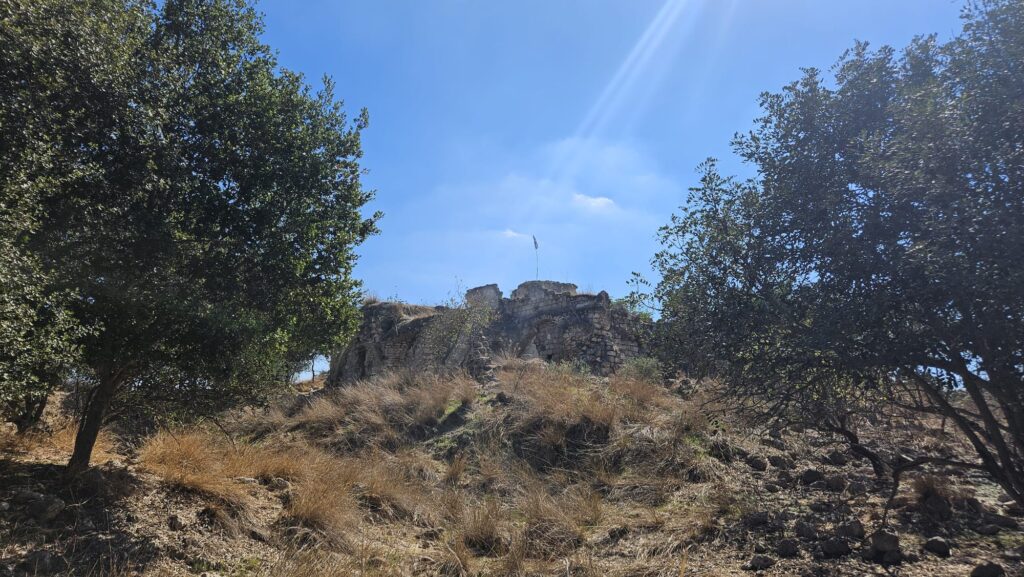 The fortress from below with Israel flag on top of it - Qakun