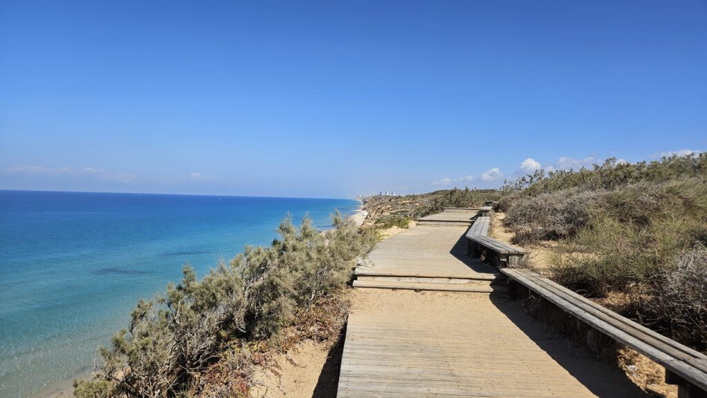 The walkway over the cliff - Hof HaSharon National Park