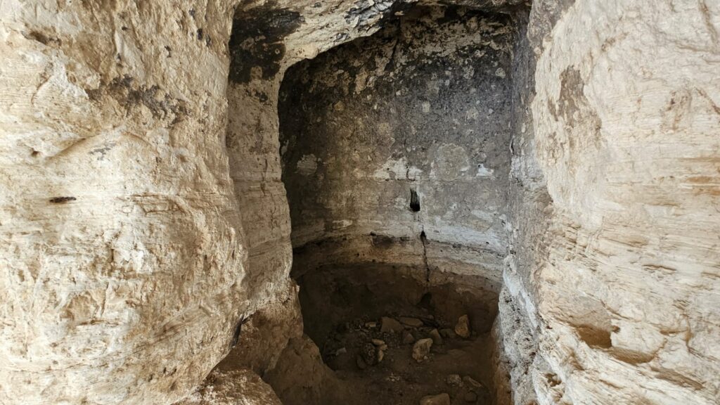 And the smaller chamber in it - Zin monk's cave