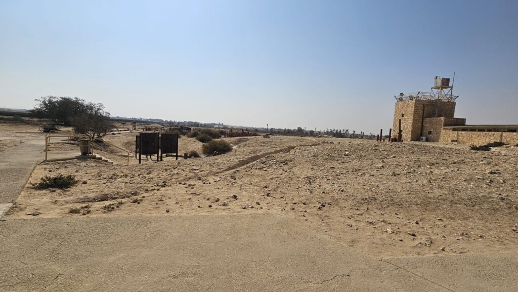 Going around the castle to the interest point around - Mizpe Revivim