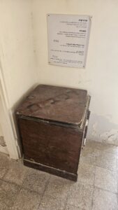 The kitchen and dining room