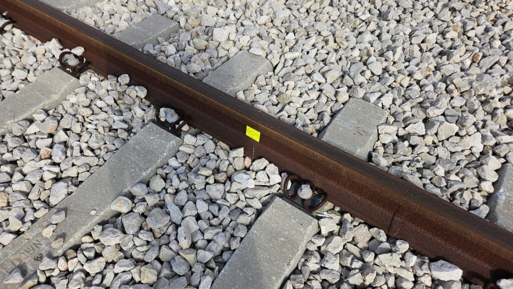 The new railway infrastructure and concrete sleepers, rubber pads, steel clips and full welding of the tracks - Wadi Sarar