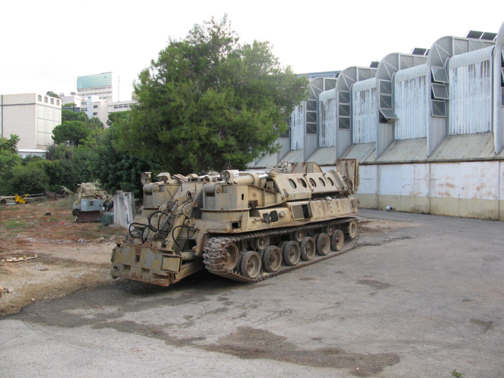 Closed formation from front-side view - breaching-aev