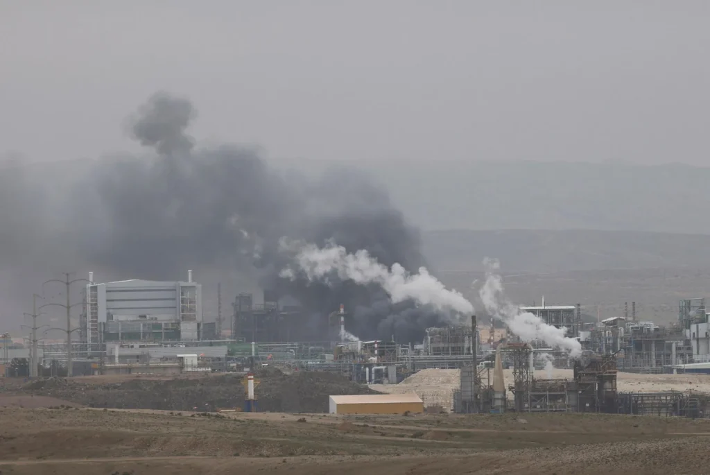The hit in Ne'ot Hovav industrial zone yesterday which a fire in the factory (Source: Haaretz.com) Sad as it may be, it might be a good day for running in valley as the torch is low (put a side the risk of getting hit by an Iranian missile or a rocket from Lebanon) Hazard materials