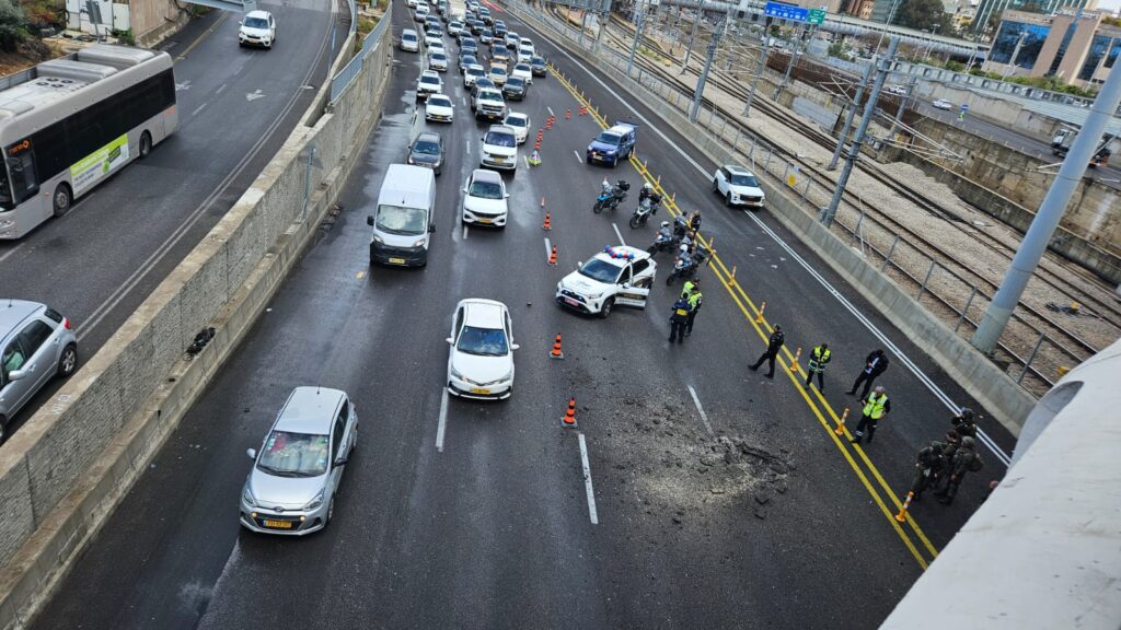 A location of an hit of an interception fragment in Ayalon Highway - Life under war