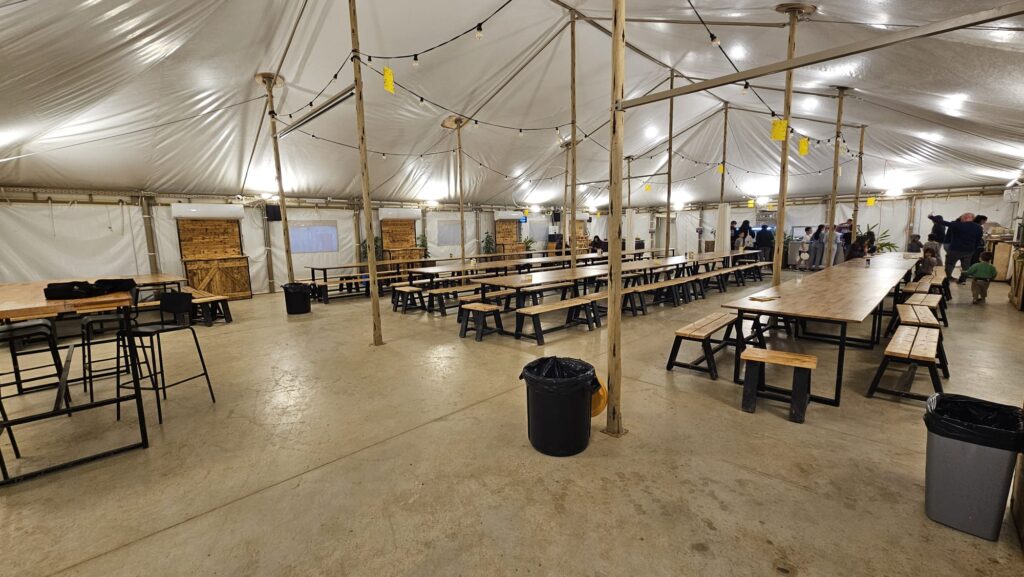 The dining room - American summer camp 