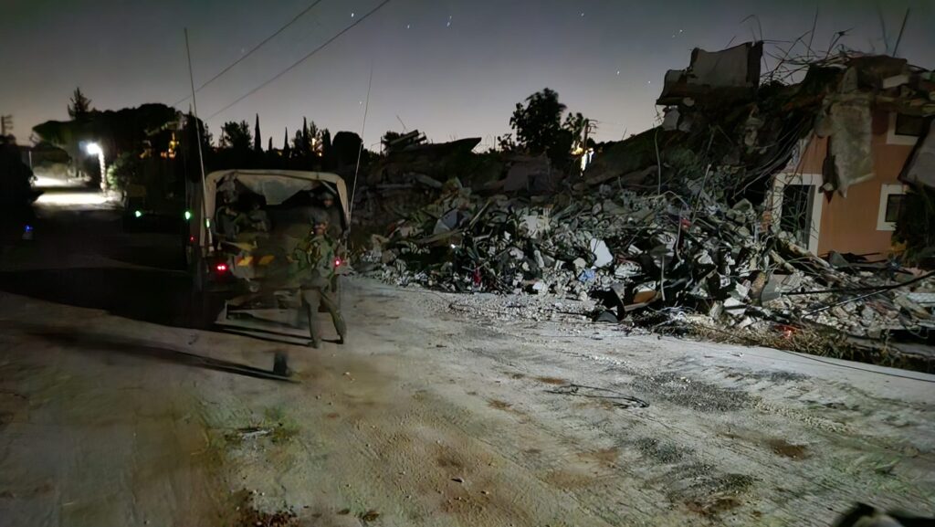 Unloading from an Humvee convoy on the way in to Lebanon - 3-2-1 and...