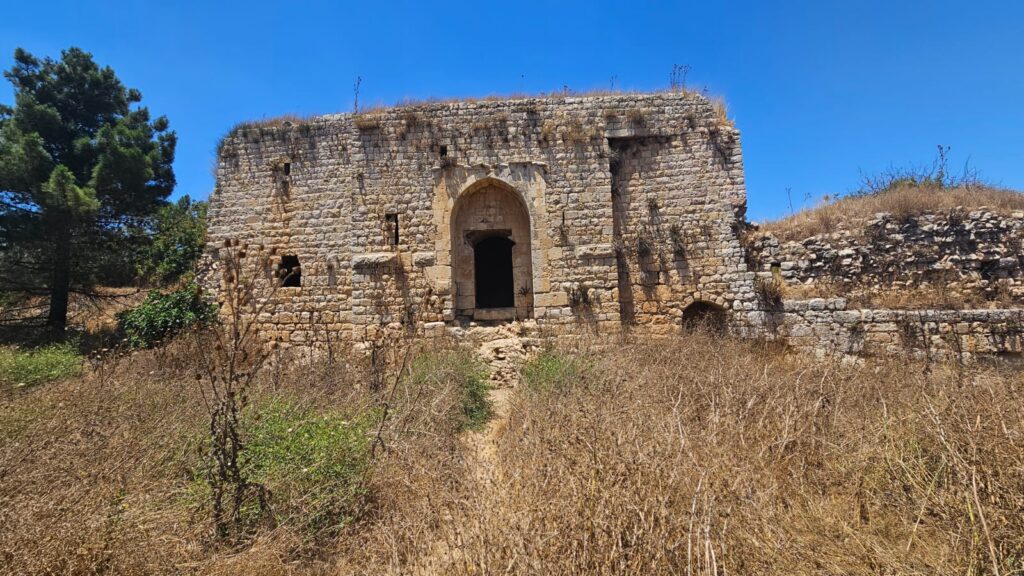 Front view - Hunin Castle