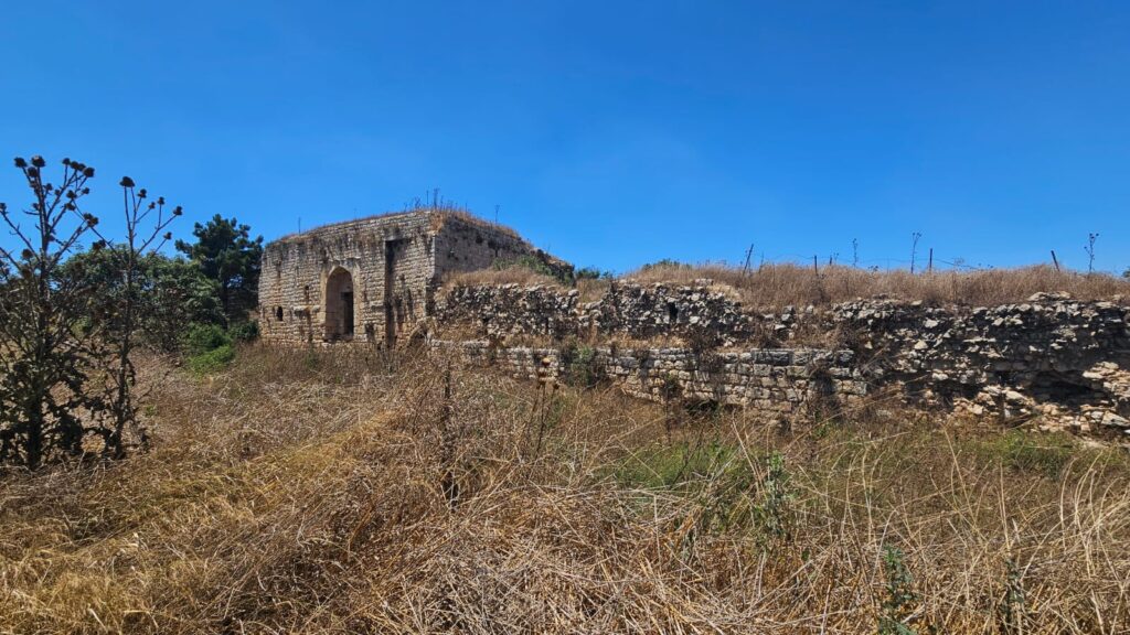 The main south gate of Hunin Castle and the wall of the south moat