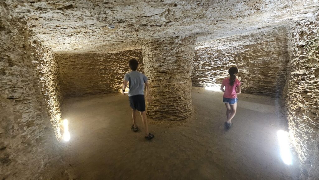 An underground room along the tunnel  - Sarona Park